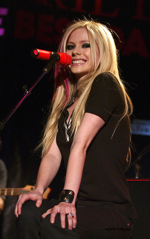 avril-lavigne-best-damn-thing.jpg